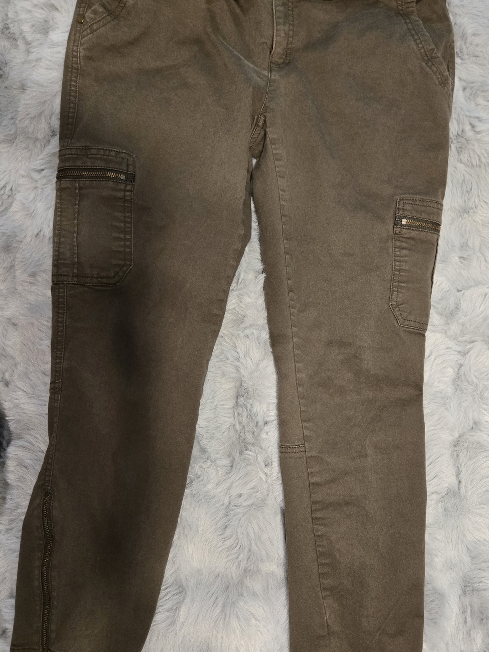 Athleta Skinny Cargo Ankle Pants 10 Olive Army Green Utility Hiking Zip Cuffs